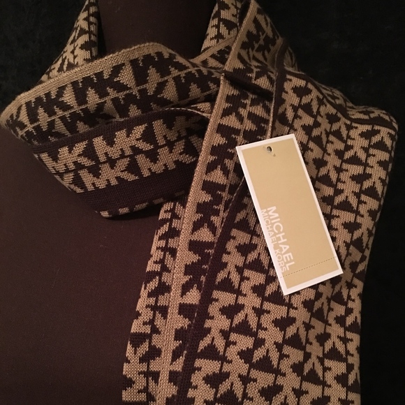 NWT MICHAEL KORS SIGNATURE KNIT INFINITY SCARF - Picture 4 of 5